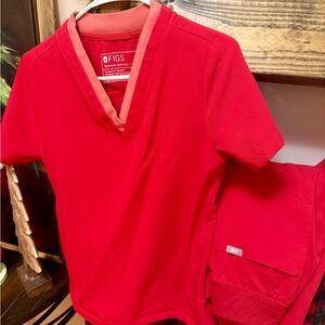 Figs Vivid Red Scrub Set